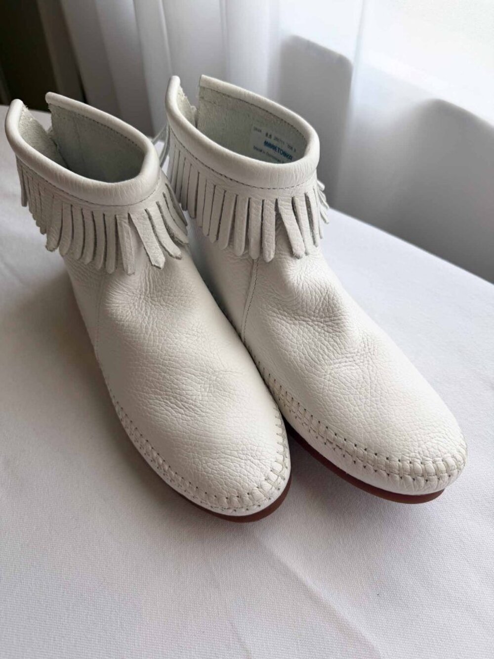 Minnetonka White Leather Fringe Boots Size 8.5, New - Picture 12 of 12